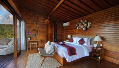 Suite Plunge Pool with Free 1x Floating Breakfast