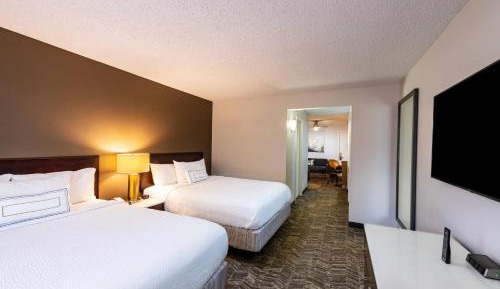 Queen Suite with Two Queen Beds, Bathtub and Trundle Sofa - Mobility Access/Hearing Accessible