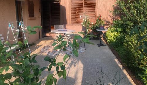 Apartment with Garden View