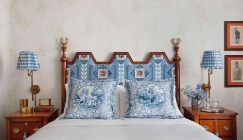 Graduate Queen Room