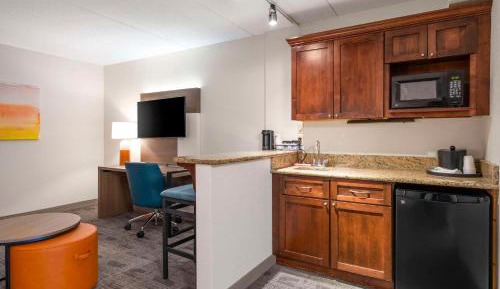 Queen Suite with Sofa Bed- Non-Smoking 