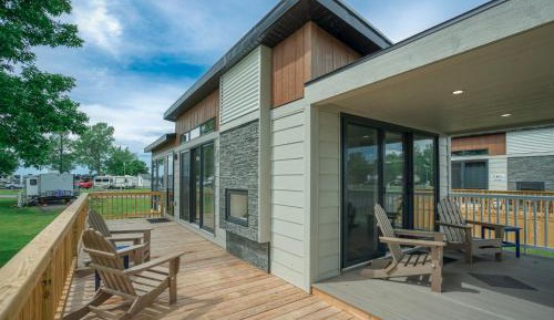 Deluxe Vacation Rental 1 King Bed with Sleeper Sofa