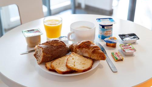 Triple Room (1 Double Bed + 1 Single Bed)