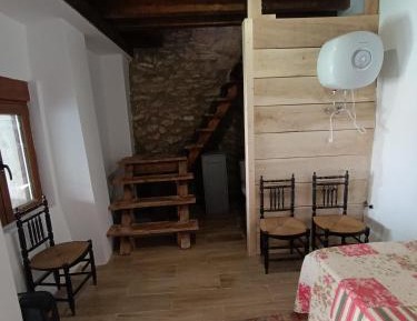 Deluxe Room (2 Adults + 1 Child)