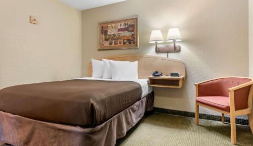 Queen Room - Non-Smoking