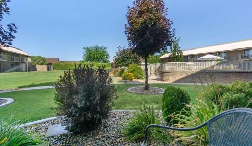Queen Room with Two Queen Beds - Poolside