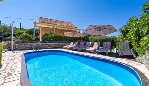 Three-Bedroom Apartment with Terrace and Garden View