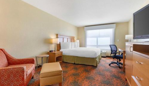 King Room with Roll-In Shower - Disability Access