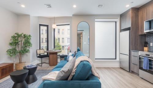 Deluxe One-Bedroom Apartment