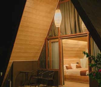 Deluxe Double Room (2 Adults + 1 Child)