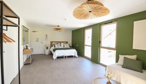 Quadruple Room with Private Bathroom