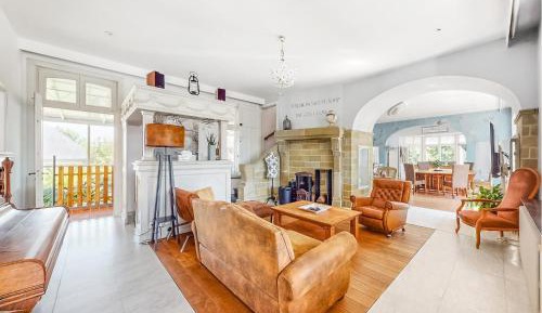 Six-Bedroom Holiday Home