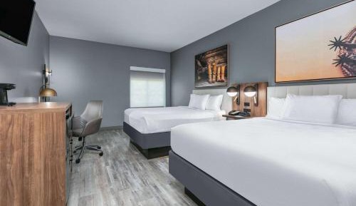 Queen Room with Two Queen Beds - Non-Smoking