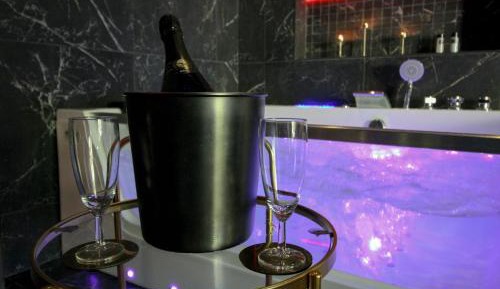 Studio with Spa Bath