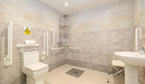 King Room with Roll-In Shower - Disability Access
