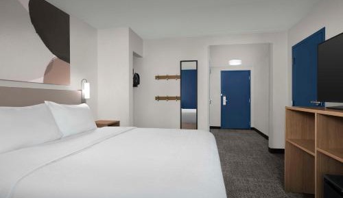 King Room with Mobility Accessible Tub
