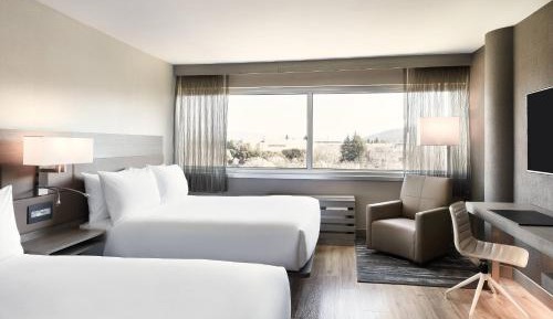 Deluxe Queen Room with Mountain View