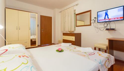 One-Bedroom Apartment with Sea View