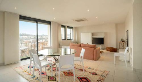 Two-Bedrooms Queen Apartment