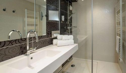 Connecting Family Room - Non-Smoking