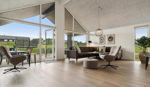 Seven-Bedroom Holiday Home