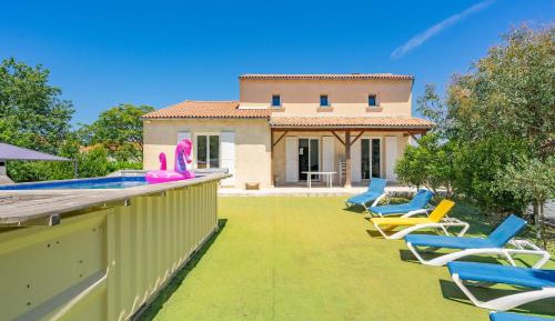 Villa with Garden View