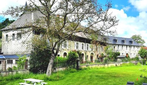 Studio with Mountain View