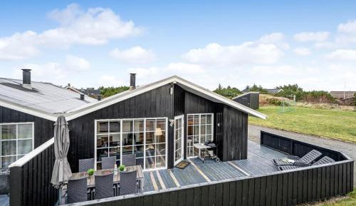 Three-Bedroom Vacation Home 