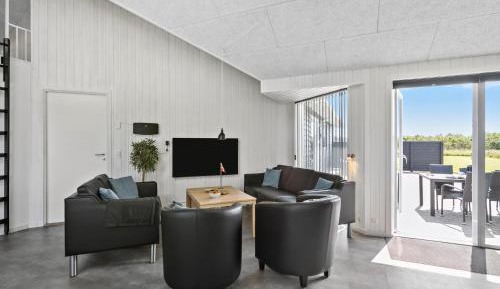 Six-Bedroom Holiday Home