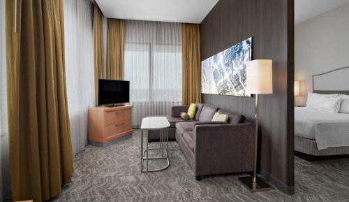 Larger Suite, 1 King, Sofa Bed 