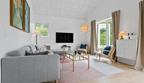 Three-Bedroom Vacation Home 