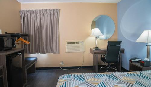 Queen Room - Disability Access - Non-Smoking