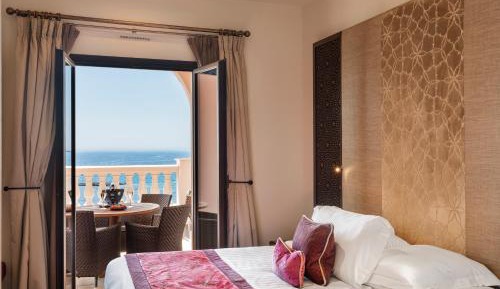 Beach Side King Suite with Sea View and Terrace