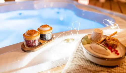 Suite with Hot Tub