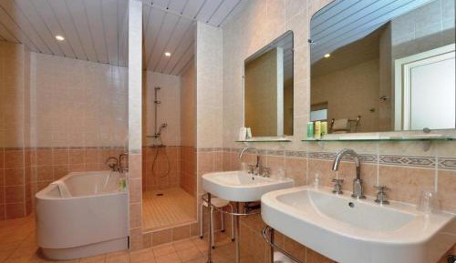 Quadruple Room with Private Bathroom