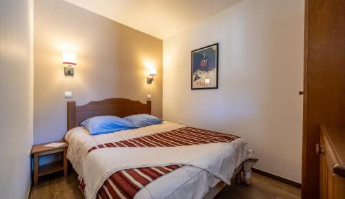 One-Bedroom Apartment with Sleeping Alcove (6 People)