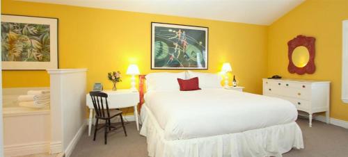 Deluxe King or Queen Room