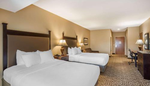 Two-Room Queen Suite with Two Queen Beds and Sofa Bed - Non-Smoking
