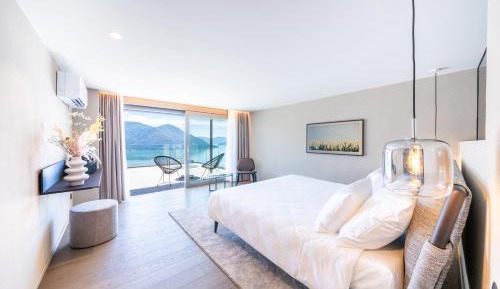 Suite with Lake View
