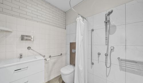 King Room with Roll-In Shower - Accessible/Non Smoking