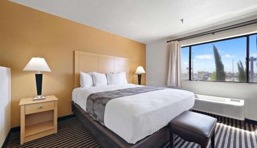 Executive King Suite - Non-Smoking