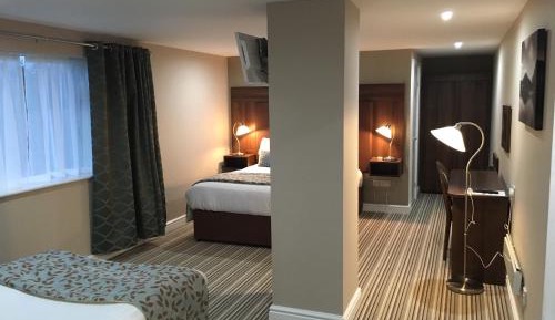 Deluxe Family Room (2 Adults + 2 Children)