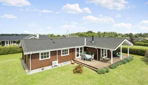 Three-Bedroom Vacation Home 