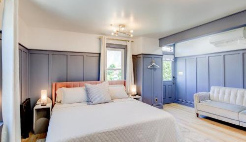 Deluxe King Suite