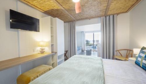 Triple Room with Sea View