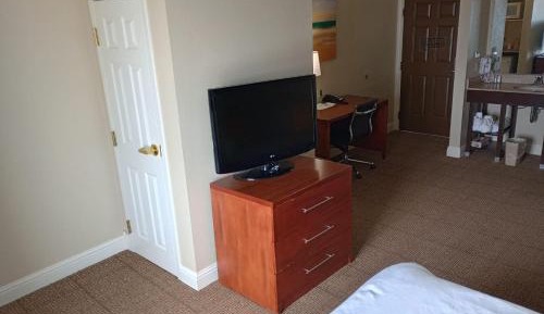 Deluxe King Suite