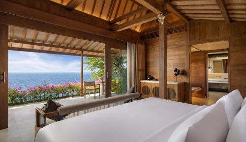 Cliff Front Ocean View Villa