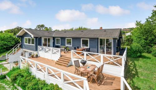 Three-Bedroom Vacation Home 
