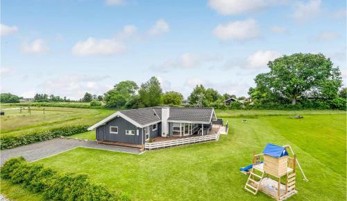 Three-Bedroom Vacation Home 