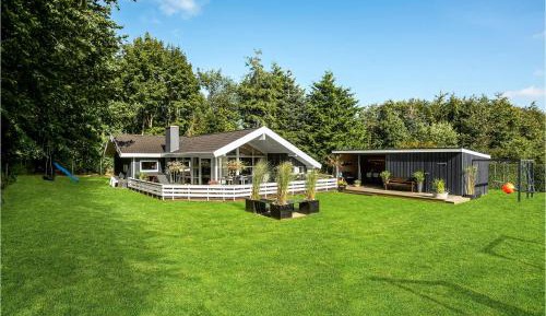 Three-Bedroom Vacation Home 